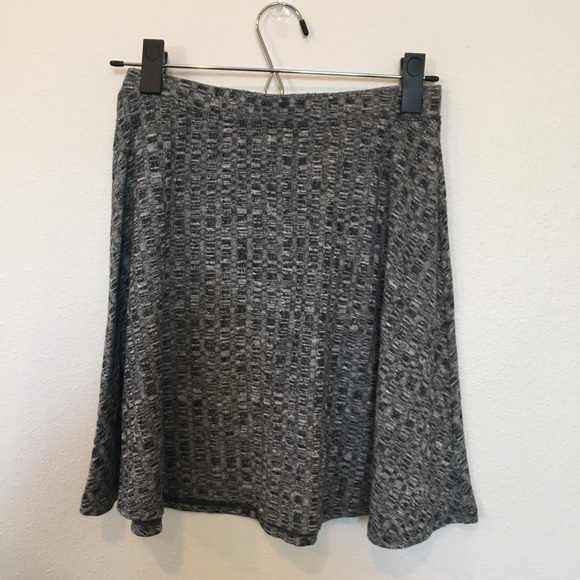 Grey skirt - Picture 3 of 3